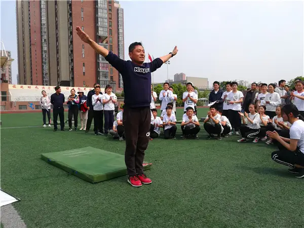 易懂篮球技巧教学_篮球技巧教学百家号_篮球技巧教学视频