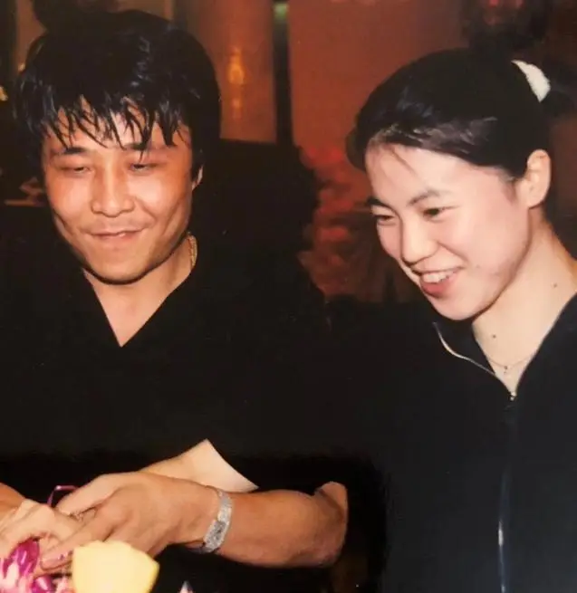 游泳冠军嫁给香港富豪_游泳冠军嫁香港富豪_富豪嫁游泳冠军香港电视剧